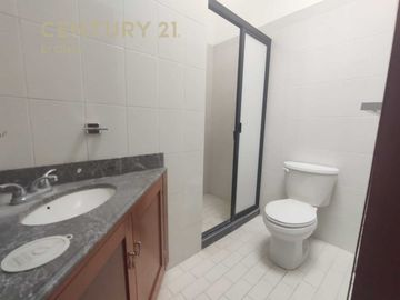 Casa venta en San Cristóbal La Calera con amplio jardín
