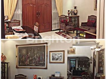 RUMAH MEWAH DARMO BARU SUKOMANUNGGAL 3 LANTAI ROOFTOP