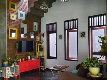 Dijual rumah 2lantai gubeng surabaya