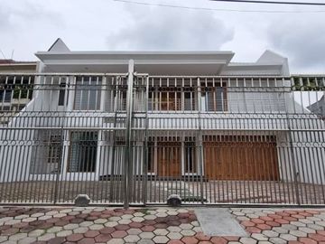 Disewakan Rumah di Jalan Raya Darmo Permai, Surabaya Barat