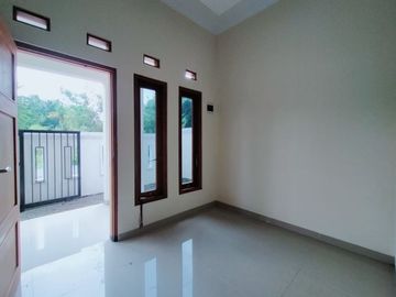 2 Unit Rumah Luas di Utara Jl. Besi Jangkang; Rumah Baru