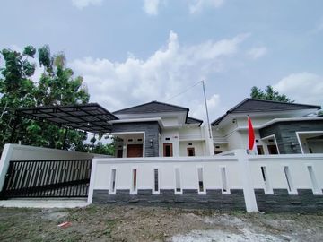 2 Unit Rumah Luas di Utara Jl. Besi Jangkang; Rumah Baru