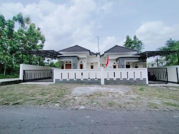 2 Unit Rumah Luas di Utara Jl. Besi Jangkang; Rumah Baru