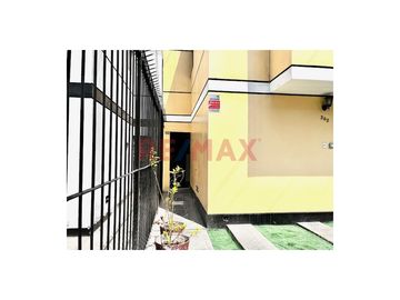 VENTA DE CASA DE 3 PISOS EN PUEBLO LIBRE AREA: 126 m2.

Venta de casa en Pueblo Libre queda ubicada en Pasaje Salta cruce con la Av. Simón Bolívar.