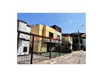 VENTA DE CASA DE 3 PISOS EN PUEBLO LIBRE AREA: 126 m2.

Venta de casa en Pueblo Libre queda ubicada en Pasaje Salta cruce con la Av. Simón Bolívar.
