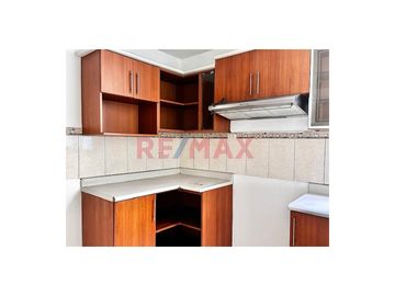 VENTA DE CASA DE 3 PISOS EN PUEBLO LIBRE AREA: 126 m2.

Venta de casa en Pueblo Libre queda ubicada en Pasaje Salta cruce con la Av. Simón Bolívar.