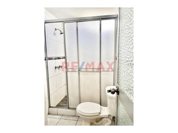 VENTA DE CASA DE 3 PISOS EN PUEBLO LIBRE AREA: 126 m2.

Venta de casa en Pueblo Libre queda ubicada en Pasaje Salta cruce con la Av. Simón Bolívar.