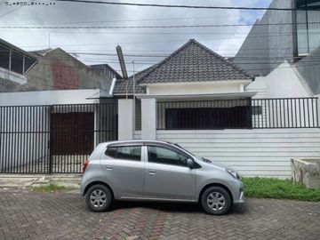 Rumah Manyar Tirtomoyo Hadap Timur, Minimalis