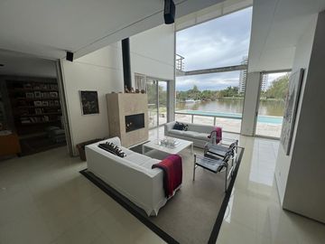 Venta casa 4 dormitorios en Santa Maria de Tigre al Rio