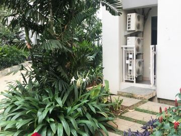 Dijual Apartemen Springlake 2BR Azolla Lt.2 Balkon ke Pool