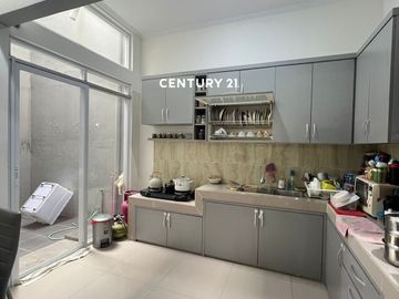 Dijual Rumah 2 Lantai Full Furnished Harapan Indah Bekasi