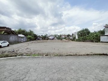 Tanah Dijual Selatan Jalan Damai, Luas 135m2 Bisa Cicilan 12X