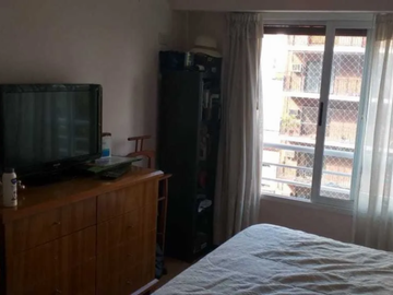 CON COCHERA - Departamento (semipiso) en Venta en Flores, 4 ambientes 2 baños 85 m2 + balcón al frente, y cochera - Juan B Alberdi 2000