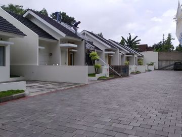 Rumah Manis Lingkungan Perumahan di Klaten Hanya 300 Jt-an FREE KANOPI