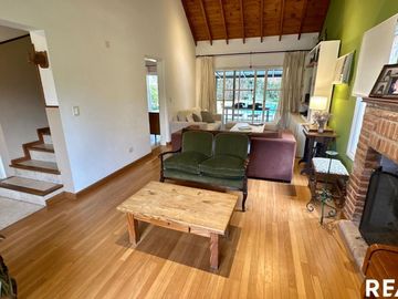 VENTA CASA GALÁPAGOS 5 AMBIENTES ,PILETA