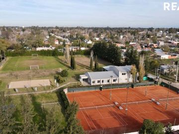 VENTA CASA GALÁPAGOS 5 AMBIENTES ,PILETA