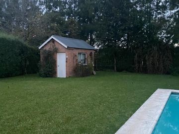 VENTA CASA GALÁPAGOS 5 AMBIENTES ,PILETA