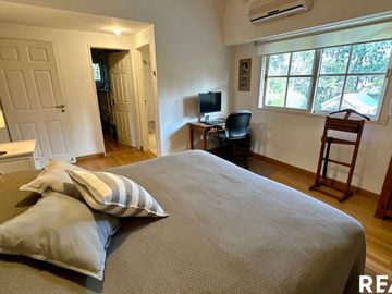 VENTA CASA GALÁPAGOS 5 AMBIENTES ,PILETA