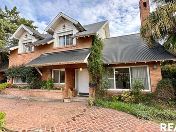 VENTA CASA GALÁPAGOS 5 AMBIENTES ,PILETA