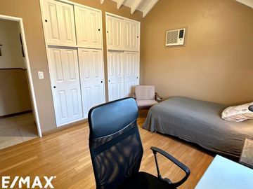 VENTA CASA GALÁPAGOS 5 AMBIENTES ,PILETA
