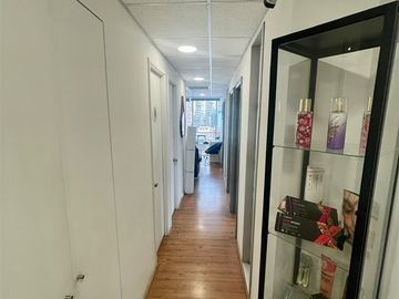 VENTA SALON ESTETICO 4 BOX SANTA BEATRIZ PROVIDENCIA 75m2