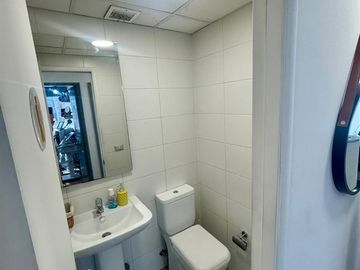 VENTA SALON ESTETICO 4 BOX SANTA BEATRIZ PROVIDENCIA 75m2