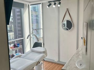VENTA SALON ESTETICO 4 BOX SANTA BEATRIZ PROVIDENCIA 75m2