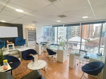 VENTA SALON ESTETICO 4 BOX SANTA BEATRIZ PROVIDENCIA 75m2
