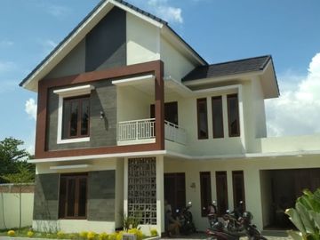 RUMAH MODERN DESAIN CANTIK DEKAT CANDI SAMBISARI DI KALASAN, SLEMAN