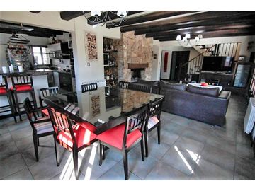 VENTA CASA- CALLE PUEYRREDON- LUJAN - MENDOZA