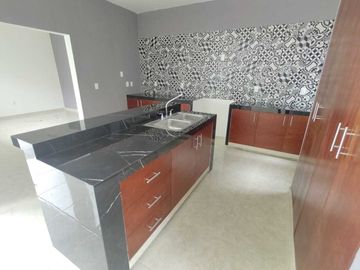 CASA NUEVA EN VENTA CON RECAMARA EN P.B. FRACCIONAMIENTO FLORESTA EN ZONA ALTA