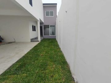 CASA NUEVA EN VENTA CON RECAMARA EN P.B. FRACCIONAMIENTO FLORESTA EN ZONA ALTA