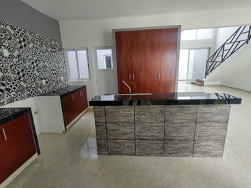 CASA NUEVA EN VENTA CON RECAMARA EN P.B. FRACCIONAMIENTO FLORESTA EN ZONA ALTA