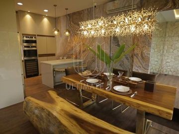 Rumah Lebak Bulus di Perumahan Perbatasan Dengan Cirendeu