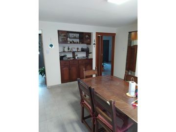 VENDEMOS HERMOSA CASA RECICLADA PARQUE LATINO  4 DORMITORIOS