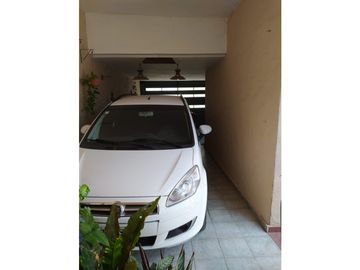VENDEMOS HERMOSA CASA RECICLADA PARQUE LATINO  4 DORMITORIOS