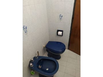 VENDEMOS HERMOSA CASA RECICLADA PARQUE LATINO  4 DORMITORIOS