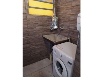 VENDEMOS HERMOSA CASA RECICLADA PARQUE LATINO  4 DORMITORIOS