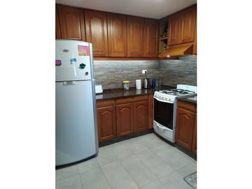 VENDEMOS HERMOSA CASA RECICLADA PARQUE LATINO  4 DORMITORIOS