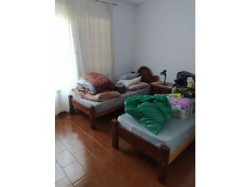 VENDEMOS HERMOSA CASA RECICLADA PARQUE LATINO  4 DORMITORIOS