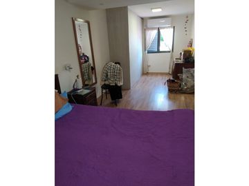 VENDEMOS HERMOSA CASA RECICLADA PARQUE LATINO  4 DORMITORIOS