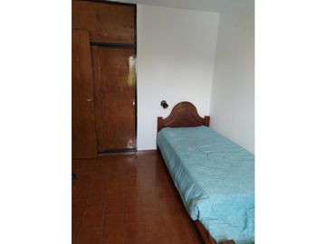 VENDEMOS HERMOSA CASA RECICLADA PARQUE LATINO  4 DORMITORIOS