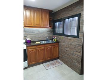 VENDEMOS HERMOSA CASA RECICLADA PARQUE LATINO  4 DORMITORIOS
