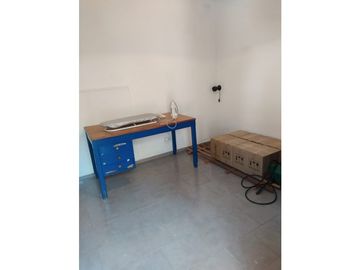 VENDEMOS HERMOSA CASA RECICLADA PARQUE LATINO  4 DORMITORIOS
