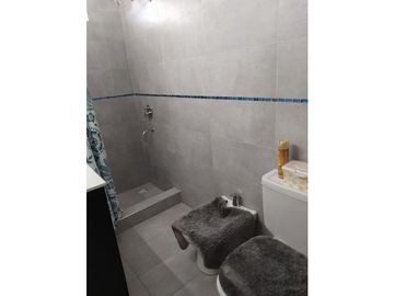 VENDEMOS HERMOSA CASA RECICLADA PARQUE LATINO  4 DORMITORIOS