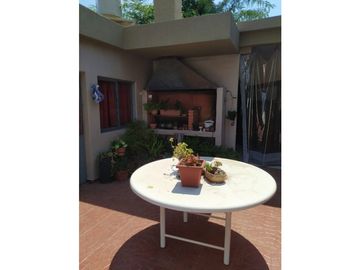 VENDEMOS HERMOSA CASA RECICLADA PARQUE LATINO  4 DORMITORIOS