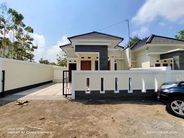 Rumah baru jl kaliurang km 13 dekat kampus uii
