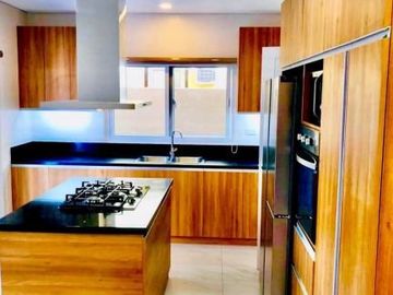 Elegant House for SALE in Angeles City Very Near to SM Clark