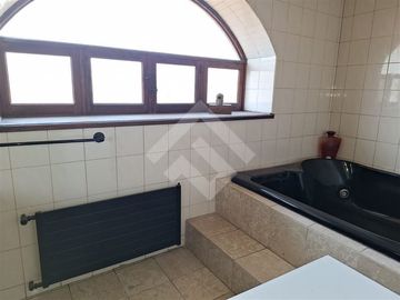 Casa en venta de 6 dorm. en Calera de Tango