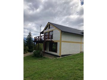 EN VENTA EXCELENTE CHACRA DE 2 HA CON 2 CASAS, 2 DPTOS Y QUINCHO CH143